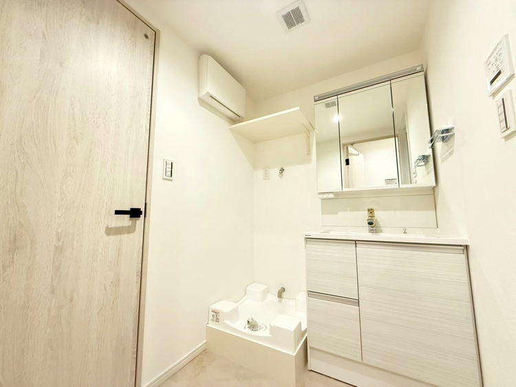 洗面 何かと物が増える場所だからこそ、スッキリと見映えの良い空間に。