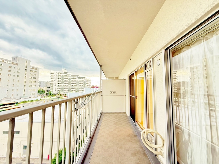 バルコニー 暮らしの中で、光と風を演出してくれるバルコニー。