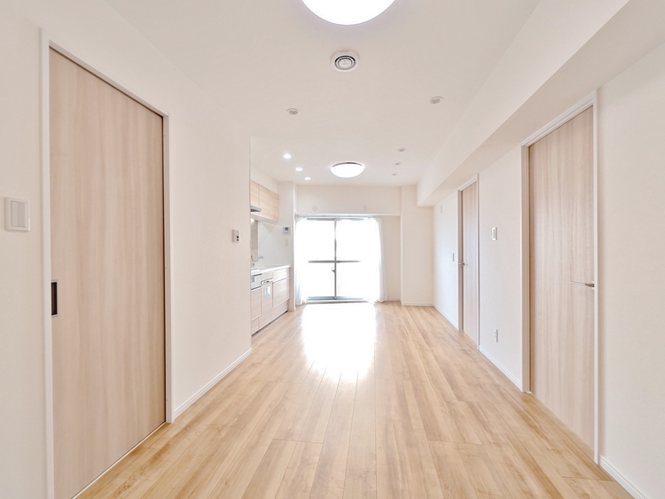 居間 居心地の良い空気感は、暮らしのステージを彩り、心からのやすらぎと満足感を与えてくれます。