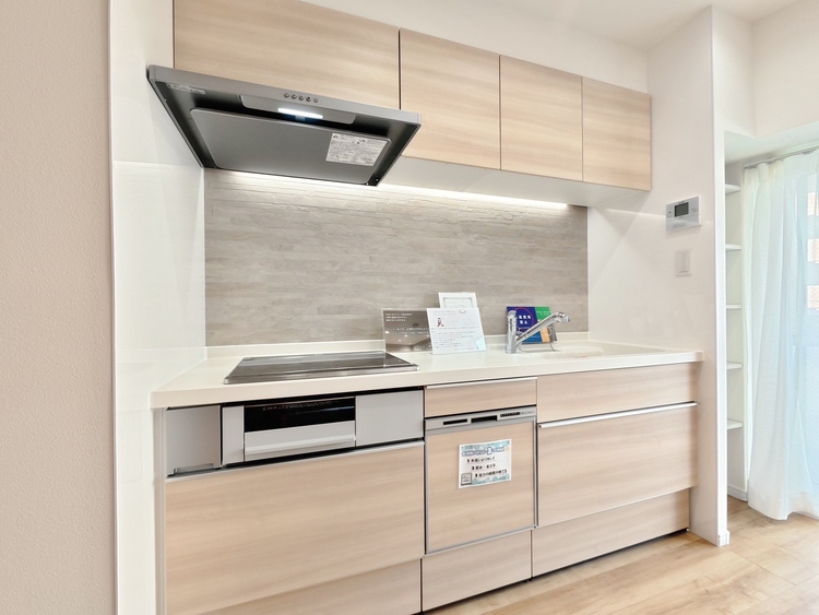 キッチン スマートな意匠と充実の機能を備えたキッチンが、暮らしにおいしい彩りを添えます。