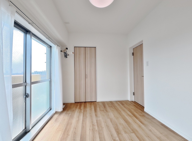 寝室 ベッドも十分に設置するスペースがあります。