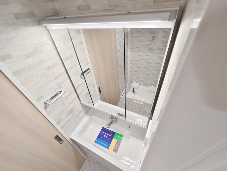 洗面 何かと物が増える場所だからこそ、スッキリと見映えの良い空間に。