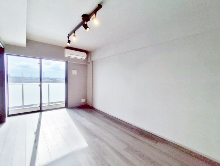 居間 快適に過ごす毎日を求めて、暮らしの中でご自身の「マイホーム」に創り上げて下さい。