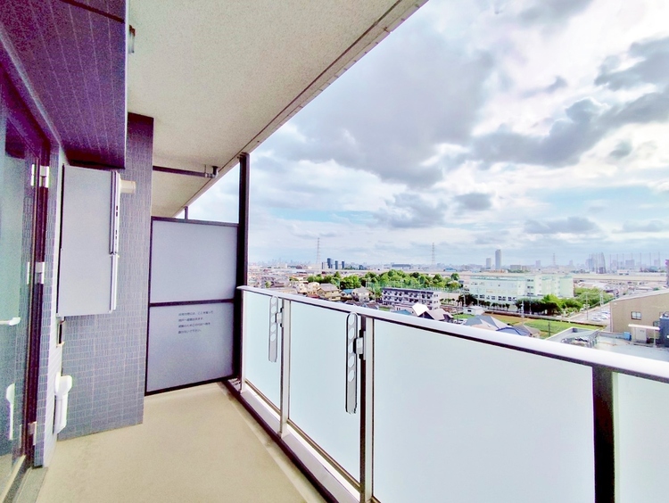 バルコニー 暮らしの中で、光と風を演出してくれるバルコニー。