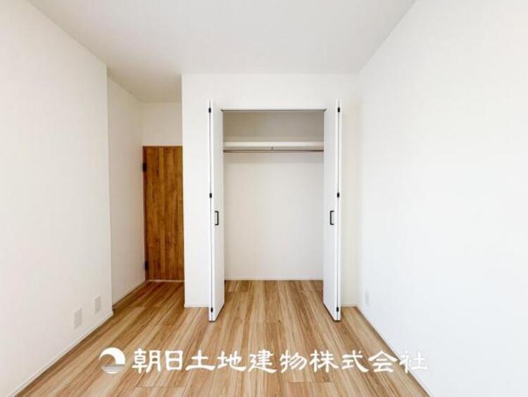 収納 【収納】全居室に収納付き、共用スペース収納もあり、すっきり片づけて広く使えます。