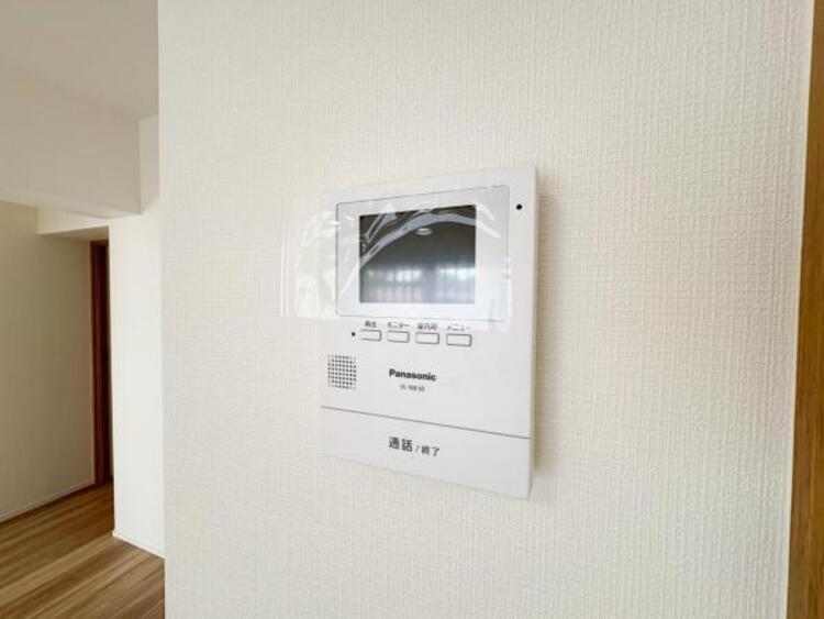 設備 【設備】お客様のお顔が確認出来るので、セキュリティ対策にも最適のモニター付きインターホン。
