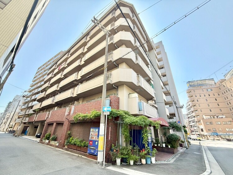 外観 みなと通からすぐの立地♪近隣に沢山の商業施設もあり人気の心斎橋エリアなども自転車圏内です♪松島公園の目の前のマンションで住環境良好です♪