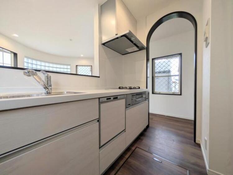 キッチン ●〇家族で並んでクッキング。皆でわいわい楽しく作るお料理は愛情たっぷりのごちそうに。キッチンで過ごす家族時間は大人になっても心に残る素敵なオンリーワンの思い出に。食後の片付けも苦にならない空間です〇●