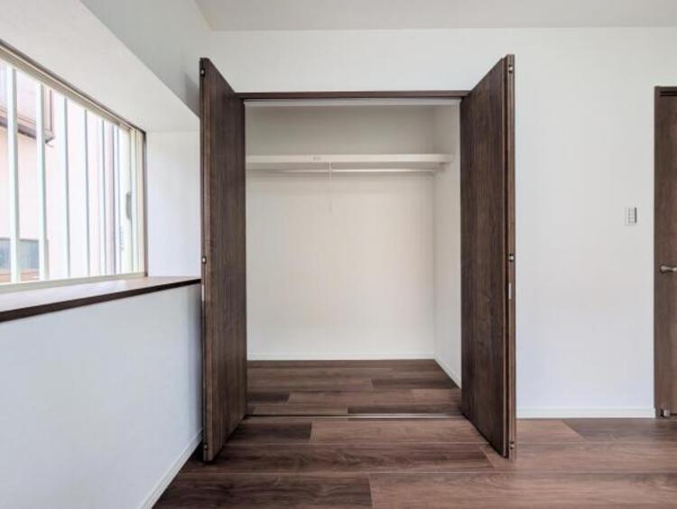 収納 ●〇採光もアクセントの一つとして。プライベートルームにはやさしい光が射し込んでいて、この明るい好みの空間で読書や音楽。充実した時間を過ごせます。日中に明りをつける必要が無い事も物件選びの大きな条件〇●