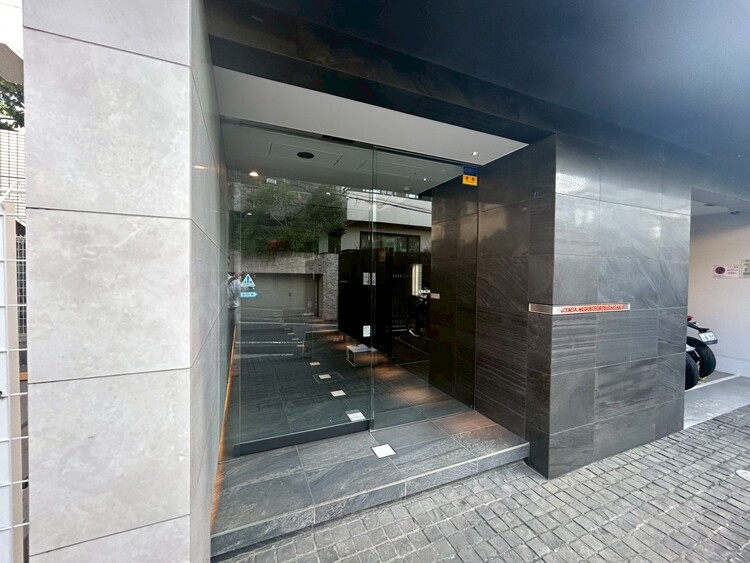 その他 上質感漂う玄関アプローチです。