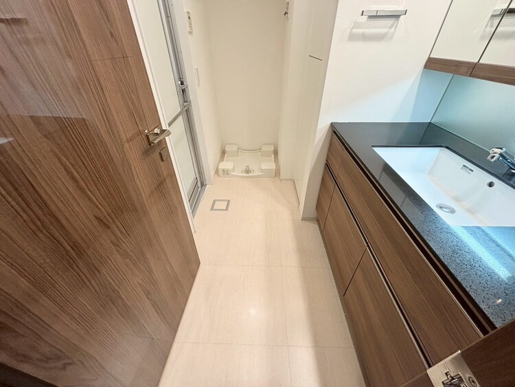 その他 十分な広さの脱衣所。