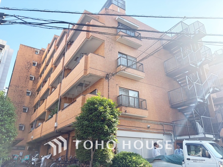 その他 【House of the Sun】太陽の温かな光がお家全体を照らす。そこには目を輝かせ笑顔で見つめてくれる君がいて、「ただいま」の言葉がこだまする。そんな君の瞳に恋している。