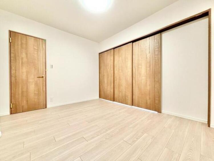 内装 住まう方自身でカスタマイズして頂けるようシンプルにデザインされております。自由度が高いので現地にて配置などを打ち合わせさせて頂きます。