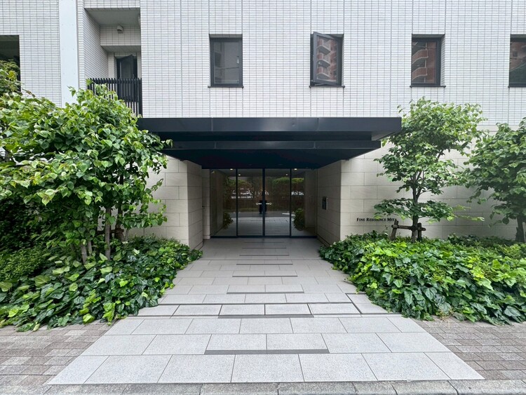 その他 上質感漂う玄関アプローチです。