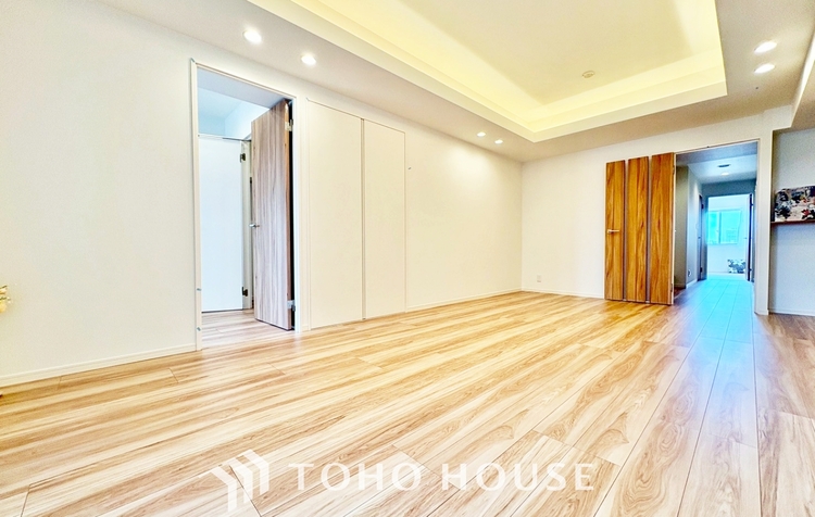 内装 ◆隠された美しさ◆流麗な音楽が流れているような繊細でいながら整然かつ堅牢なこの空間。この空間は確かに美しい。しかし、そこには美しさ以上のものが隠されている。