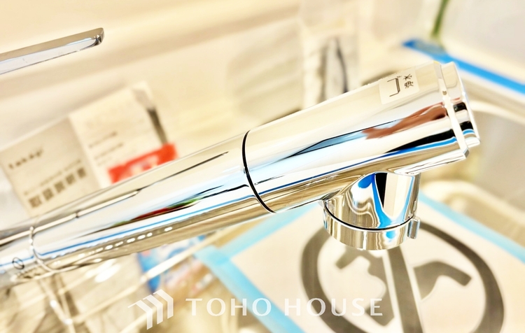 キッチン ◆結ばれた◆玄関ドアを開けるとリビングから聞こえる小走りの足音。靴を脱ぎかけ目の前に立つ君の瞳と交差する。君は微笑みその刹那に心奪われる。佇む僕と君の間に赤い糸が結ばれた。