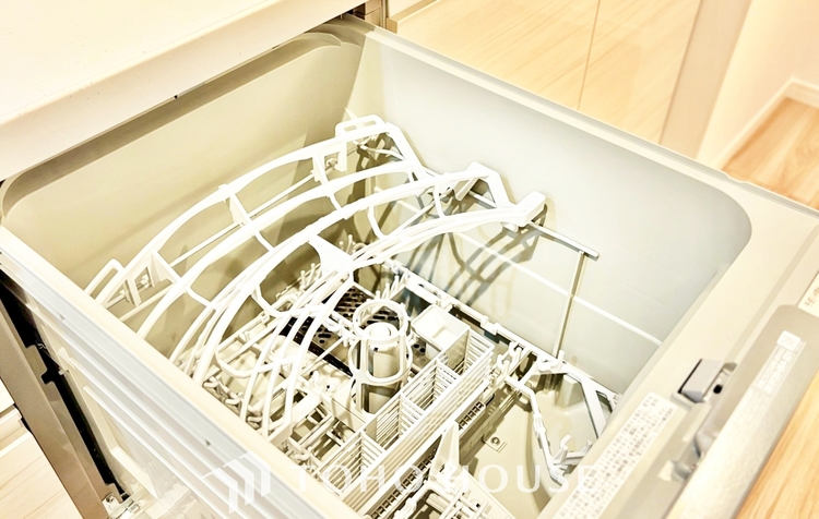 キッチン ◆ここに在る◆事も無げに美しく、伝えるには筆舌に尽くし難い。豪華絢爛や華美と言う事ではなく、住まう者にとって暮らし易く心地がいいと言う美しさがこの住まいには込められている。