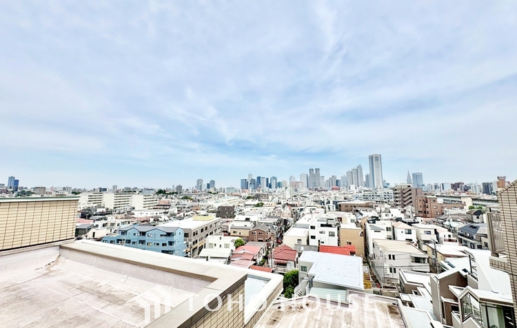 その他 ◆リビングルーム◆そこには目を輝かせ笑顔で見つめてくれる君がいて、「おかえり」の言葉がこだまする。何気ない日々の挨拶は僕にとっては幸せで、同時に君の瞳にも恋している。