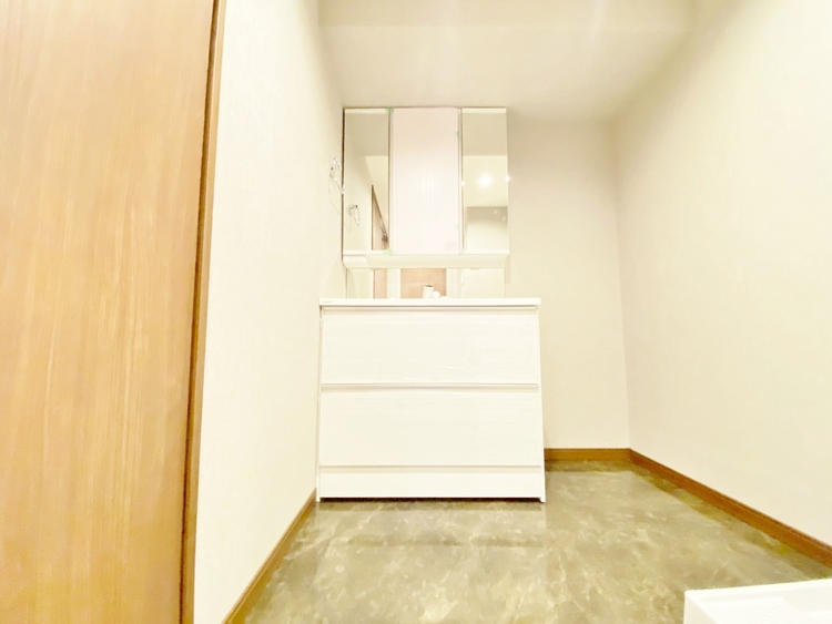 洗面 何かと物が増える場所だからこそ、スッキリと見映えの良い空間に。