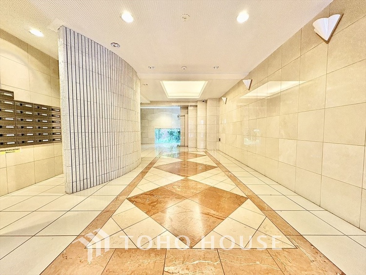 エントランス エントランスはマンションの顔。清潔感、存在感のあるエントランスは居住者の心を豊かにする。