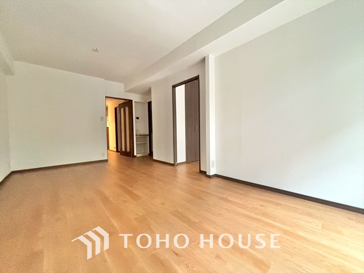 内装 ◆瀟洒な空間◆落ち着きのある彩が見事に調和させた瀟洒な空間を演出。ここに集まる家族の会話と笑顔が絶え間なく続く幸せな空間。