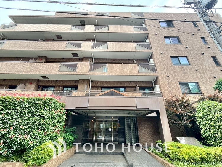 外観 漂う上質な空気感、マンションに入れば「おかえりなさい」と笑顔で迎えてくれるエントランス。最良の心配りを感じるマンションでした。