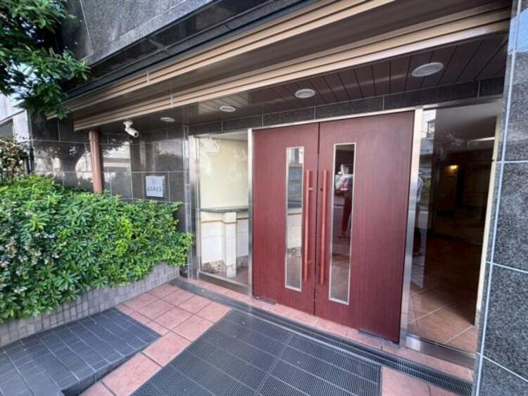 外観 陽とともに、時間によって顔を変える街の景観から、星空や夜景に負けない荘厳なデザインの外観。この街ならではの美しい風景と、ここから紡がれる物語を建物外観から始まります。