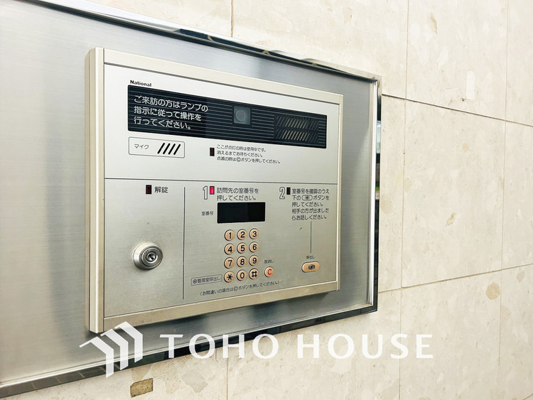 その他 エントランスはオートロック完備で安心のセキュリティ