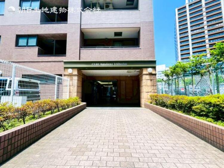 エントランス 【エントランス】重厚感の溢れるエントランスはマンションの顔!帰宅時、来客時に誇れる空間を演出します!