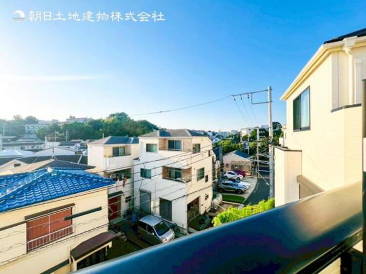 その他 【眺望】遮るものがなくしっかりと抜けた眺望は青空を感じることができ気持ちのいい空間です。天気のいい日は眺望を見ながら日頃のストレス解消してみてはいかがでしょうか？