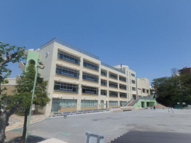 周辺 百合丘小学校まで約607m
