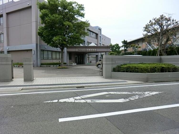 周辺 川崎市立平間中学校　1070m