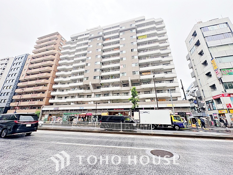 エントランス 感性を育むプライベートルームはシンプルでスマートな空間。好みの空間で読書をしたり、音楽を聞いたりと一人の時間も充実したものにできます。