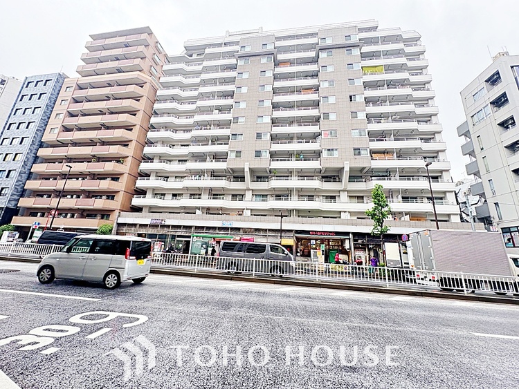 エントランス 気持ちの良い朝をつくりだし、夕方には笑顔を取り戻させてくれるミラー。パウダールームはいつでも本来の自分を取り戻せる空間。明るく仕上げてあります。