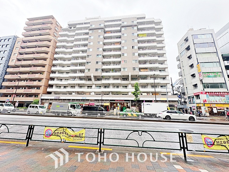 その他 清潔感あるホワイト調のクロスと温もり溢れるモダンカラーの床材が見事に調和した本邸宅は、毎日の生活を少しでも快適に過ごして頂ける様に落ち着いた雰囲気作りから行っています。