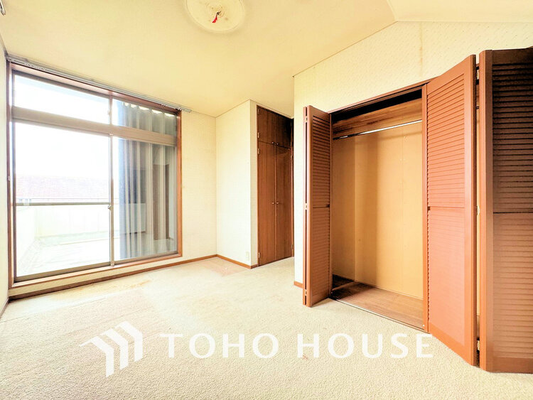 内装 採光もある洋室は、くつろぎのひと時を過ごすのにぴったり
