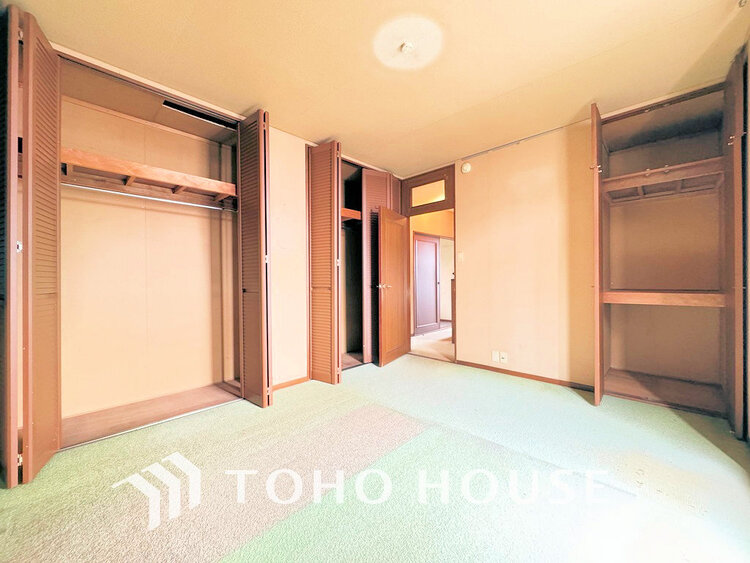 内装 シンプルですっきりとした室内は飽きのこない居心地の良い雰囲気