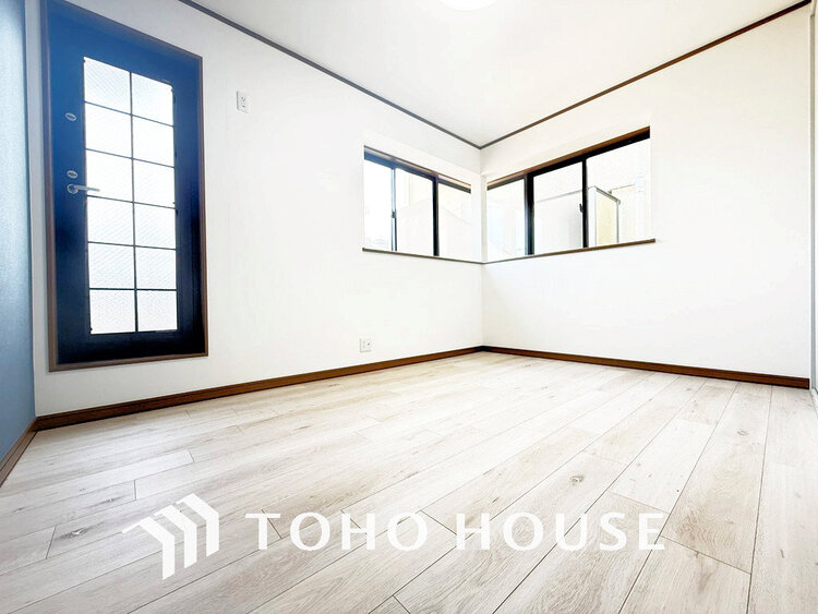 内装 採光もある洋室は、くつろぎのひと時を過ごすのにぴったり