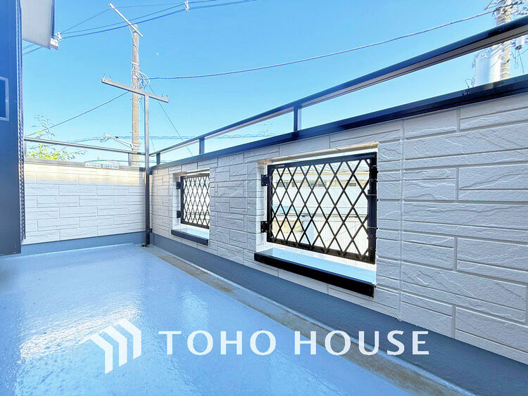 バルコニー 日当たりの良いバルコニーで晴れの日の洗濯物も楽しみになりますね