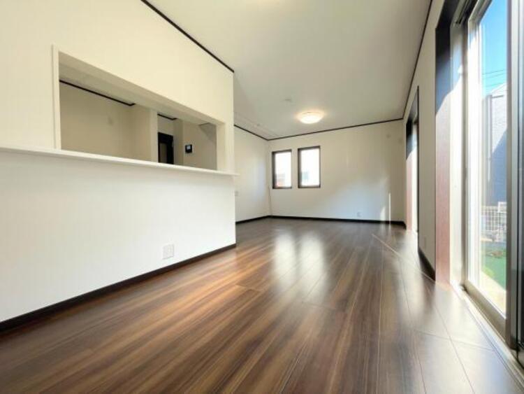 その他 ●〇家族の思いを抱きながら、平和であることに感謝したくなる悠久の時。あたかかく感じるのは、陽当りだけではなかった！広く和やかに暮らせる空間と家族の存在が胸にジーンと響きわたる。理想の住まいがここに〇●