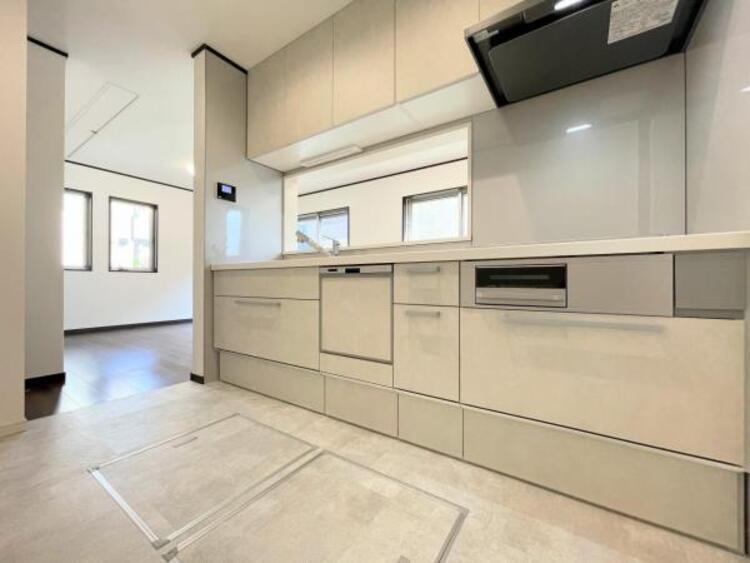 その他 ●〇家族で並んでクッキング。皆でわいわい楽しく作るお料理は愛情たっぷりのごちそうに。キッチンで過ごす家族時間は大人になっても心に残る素敵なオンリーワンの思い出に。食後の片付けも苦にならない空間です〇●