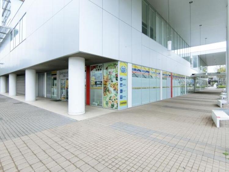 周辺 ミニストップ町田市役所店まで約689m