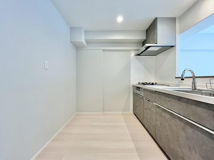 キッチン スマートな意匠と充実の機能を備えたキッチンが、暮らしにおいしい彩りを添えます。