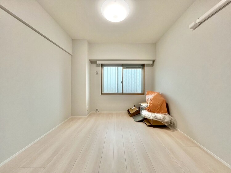 寝室 ベッドも十分に設置するスペースがあります。