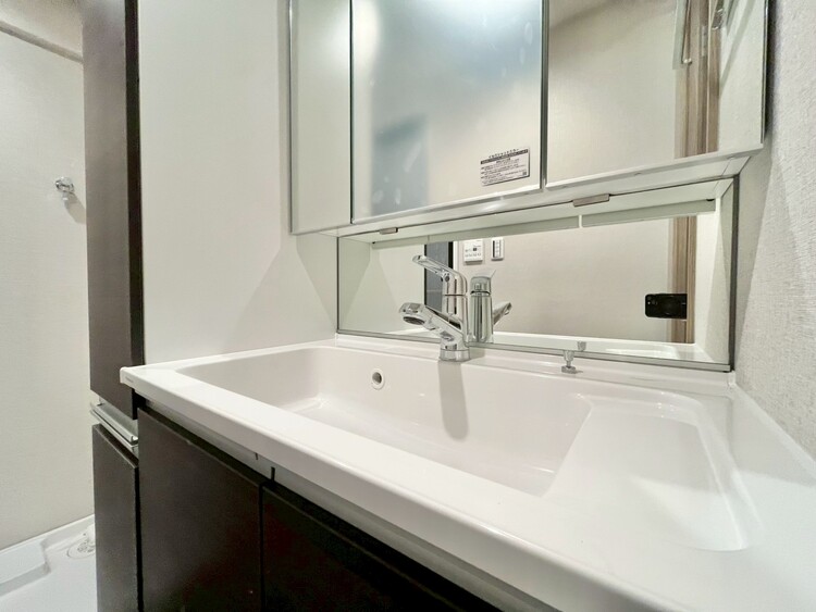 洗面 何かと物が増える場所だからこそ、スッキリと見映えの良い空間に。