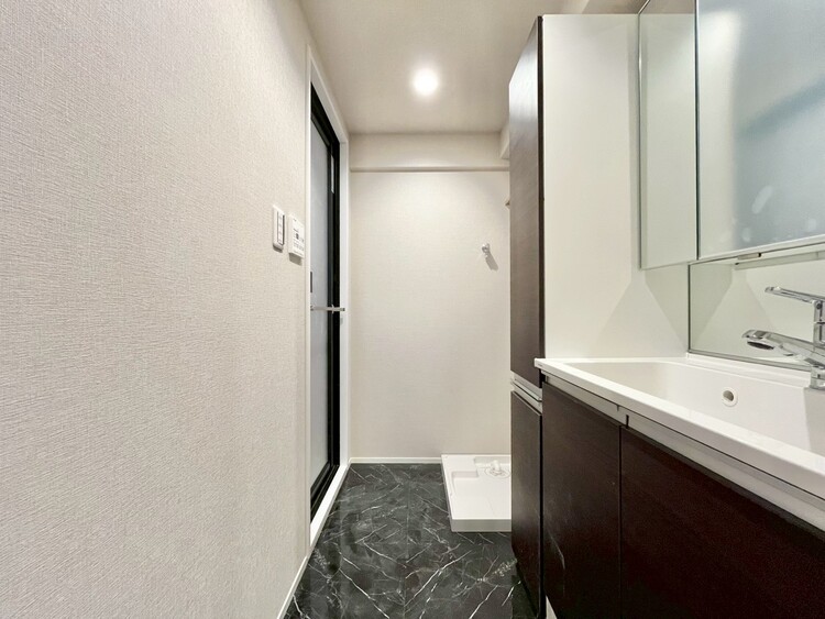 洗面 清潔感と心地よさを重視した、上質感漂うパウダールーム。