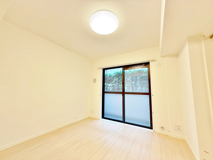 居間 居心地の良い空気感は、暮らしのステージを彩り、心からのやすらぎと満足感を与えてくれます。