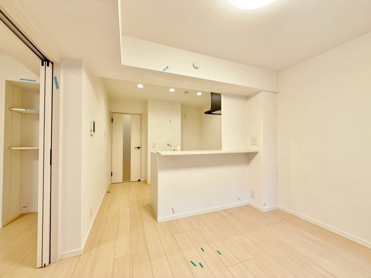 居間 飾り過ぎないシンプルな内装と偏り過ぎないデザインで統一しました。