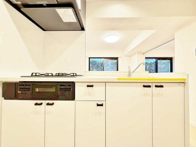 キッチン スマートな意匠と充実の機能を備えたキッチンが、暮らしにおいしい彩りを添えます。