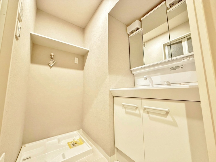 洗面 何かと物が増える場所だからこそ、スッキリと見映えの良い空間に。